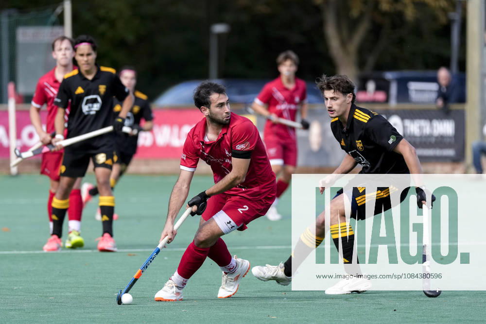 V li Facundo Julio Zarate TSVMH, 2, Alec von Schwerin HTHC, 10, tackle, game play, duel, tackle, tackling, dynamics, action, 11 10 2026, Mannheim, Germany, hockey, 1st Bundesliga, men’s, TSV Mannheim Harvestehuder THC