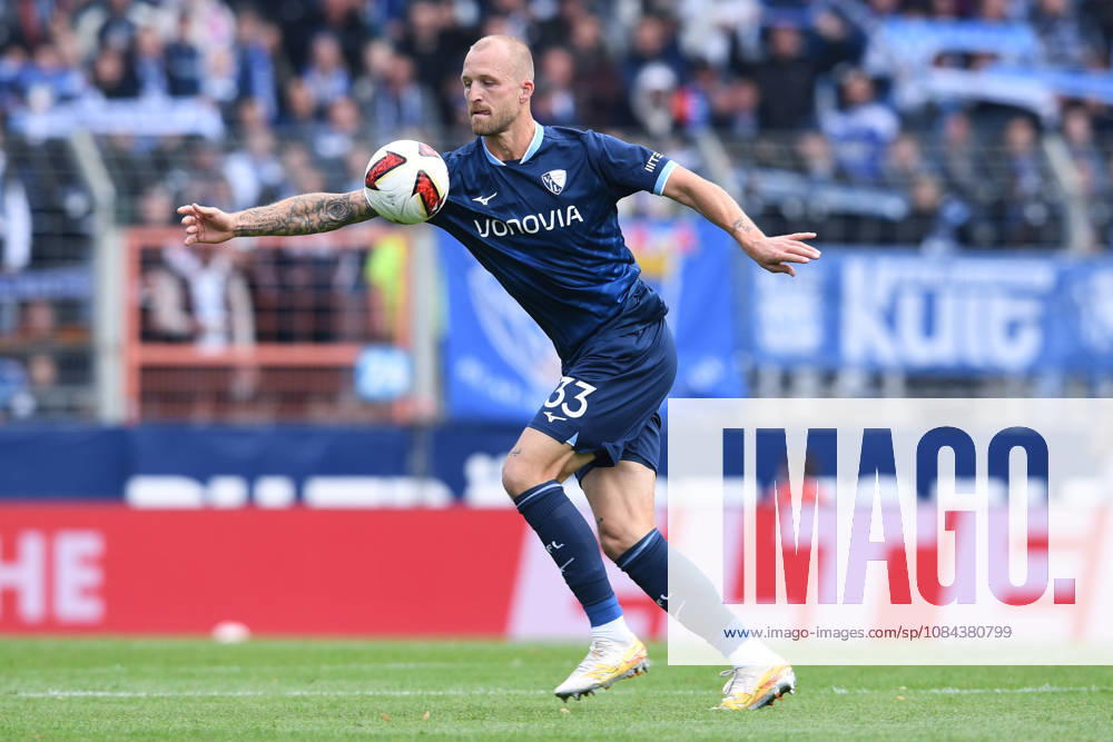 Soccer, 2. Bundesliga, Matchday 7: VfL Bochum vs. DSC Arminia Bielefeld on October 11, 2026, at the Vonovia Ruhrstadion in Bochum. Philipp Hofmann, Bochum. DFL regulations prohibit any use of photographs as image sequences and or quasi-video. xRx