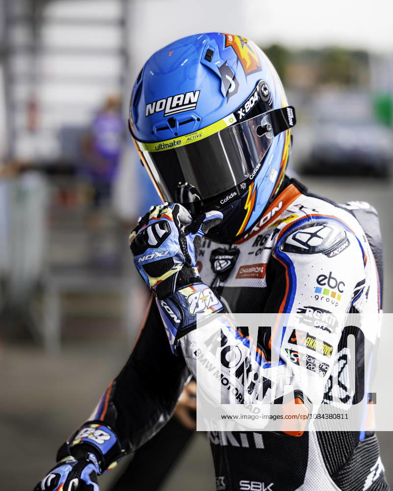 Miguel Oliveira of Rokit BMW Motorrad WorldSBK Team during the Tissot Superpole Race of the FIM Superbike World Championship, WM, Weltmeisterschaft at Circuito Estoril on October 11, 2026 in Cascais, Portugal. Cascais Portugal - ZUMAr200 20261011_zsp_r200_002