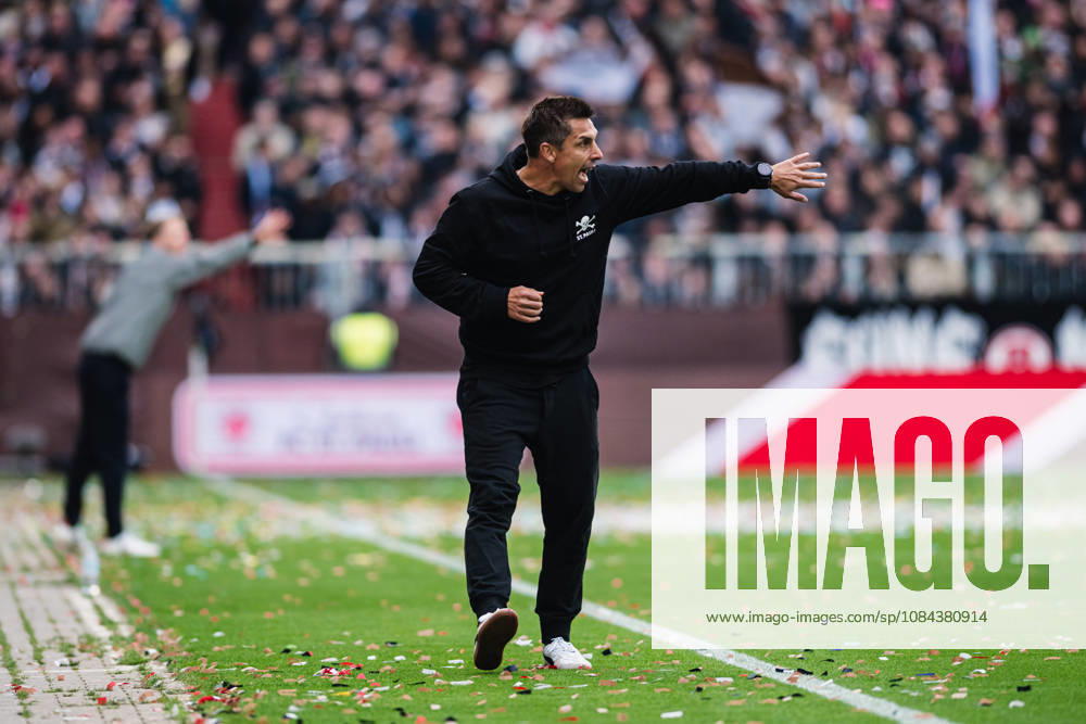 2. Bundesliga: FC St. Pauli vs. Karlsruher SC, October 11, 2026. Marcel Rapp, FC St. Pauli s coach, on the sidelines, calling out, shouting, yelling. Soccer, 2. Bundesliga, Matchday 7: FC St. Pauli vs. Karlsruher SC on October 11, 2026, at Millerntor Stadium, Hamburg. DFL regulations prohibit any use of photographs as image sequences and or quasi-video.