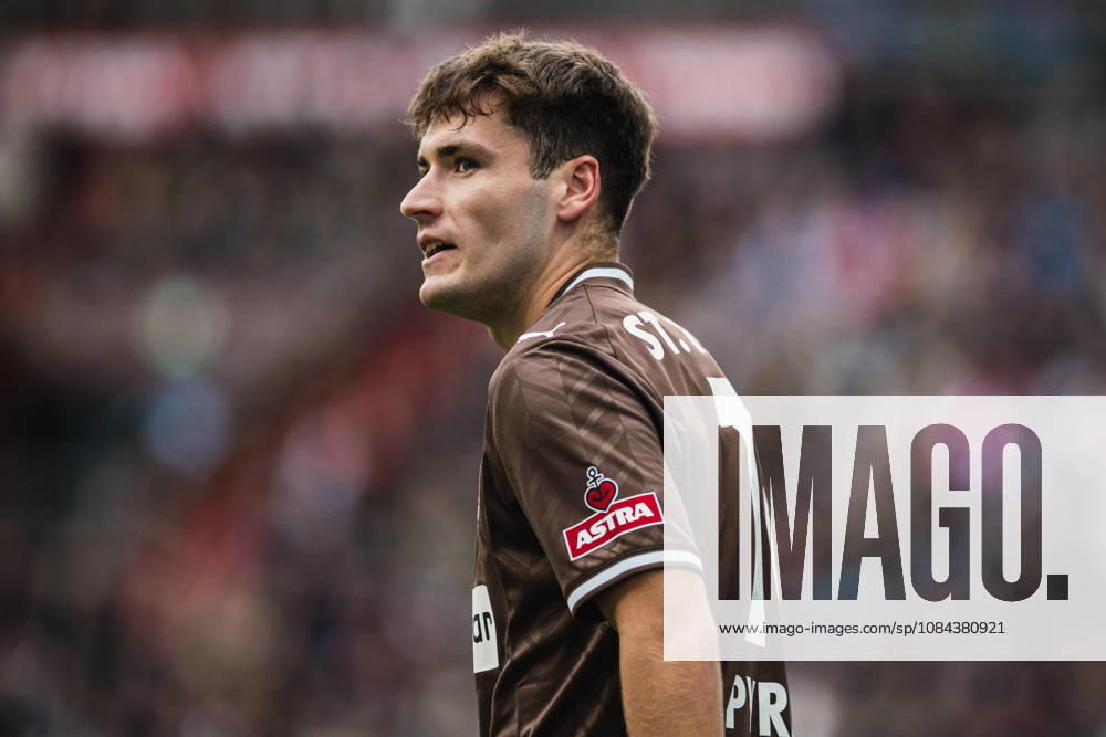 2. Bundesliga: FC St. Pauli vs. Karlsruher SC, October 11, 2026; Arkadiusz Pyrka, FC St. Pauli; 11 soccer, 2. Bundesliga, Matchday 7: FC St. Pauli vs. Karlsruher SC on October 11, 2026, at Millerntor Stadium, Hamburg. DFL regulations prohibit any use of photographs as image sequences and or quasi-video.