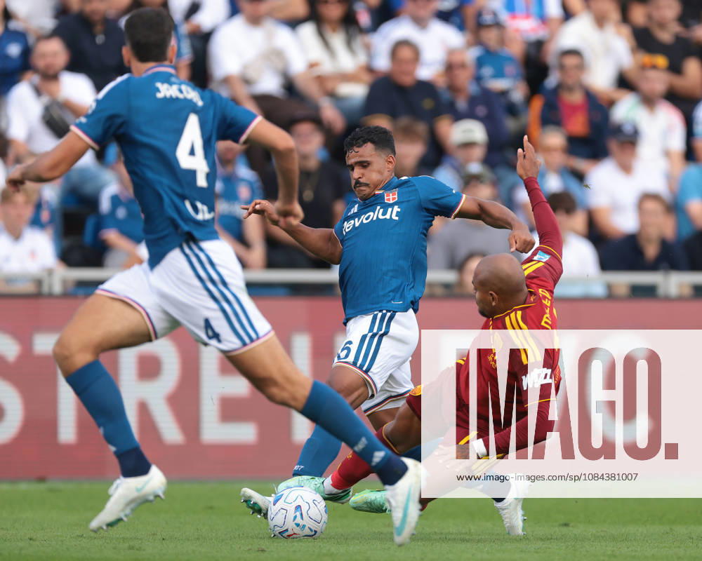 Como 1907 v AS Roma - Serie A - Season 2026-2027 Como, Italy, 11th October 2026. Donyell Malen of AS Roma makes a rash challenge on Kaiki Bruno Da Silva of Como 1907, deemed worthy of a red card by the Referee Michael Fabbri during the Como 1907 vs AS Roma Serie A match at Stadio Giuseppe Sinigaglia, Como. Picture credit should read: Jonathan Moscrop Como Stadio Giuseppe Sinigaglia Italy