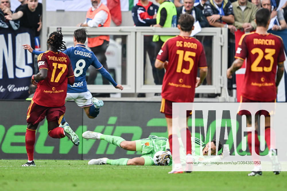 Pierluigi Gollini of AS Roma in action during the Serie A soccer match between Como Calcio and AS Roma at the Giuseppe Sinigaglia stadium in Como, north Italy - October 11, 2026 - Soccer.