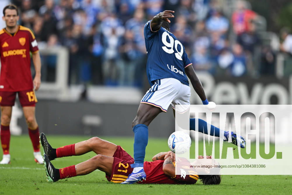 Trevoh Chalobah of Como Calcio fights for the ball with Paulo Dybala AS Roma during the Serie A soccer match between Como Calcio and AS Roma at the Giuseppe Sinigaglia stadium in Como, north Italy - October 11, 2026 - Soccer.