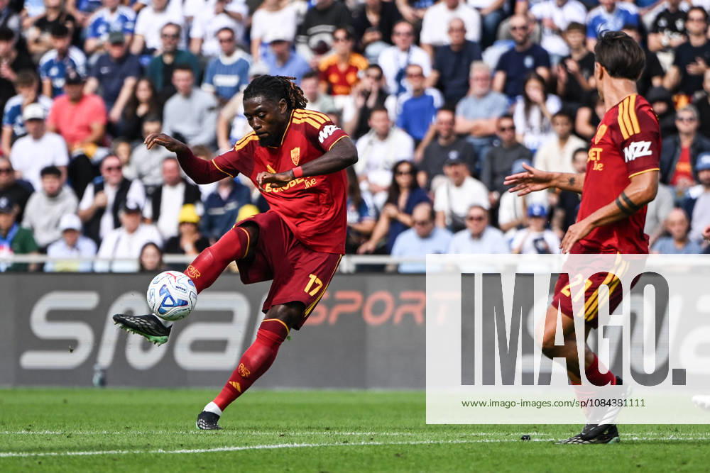 Manu Konà of AS Roma in action during the Serie A soccer match between Como Calcio and AS Roma at the Giuseppe Sinigaglia stadium in Como, north Italy - October 11, 2026 - Soccer.