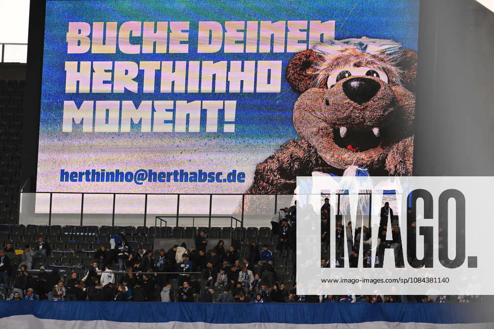 Soccer Season 2026–2027, Matchday 2, Bundesliga, Hertha BSC Berlin vs. SpVgg Greuther Fürth (Kleeblatt), Sports Photo by Zink . DFL regulations prohibit any use of photographs as image sequences and or quasi-video; for editorial use only for editorial use. Image: Mascot on the scoreboard