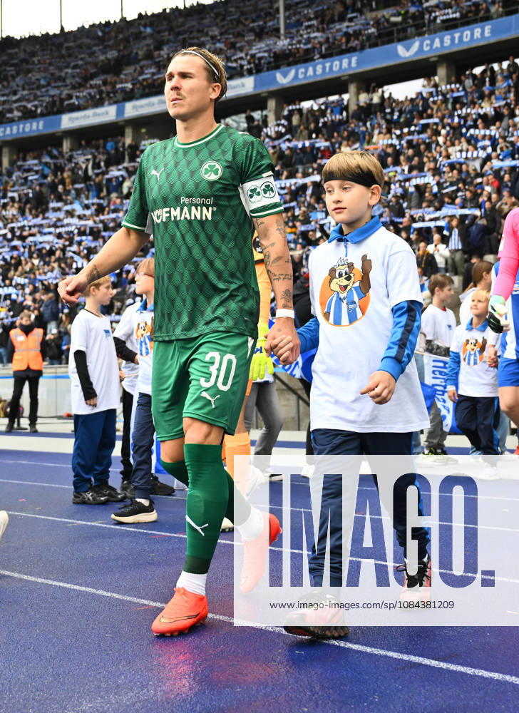 Soccer Season 2026–2027, Matchday 2, Bundesliga, Hertha BSC Berlin vs. SpVgg Greuther Fürth (Kleeblatt), Sports photo by Zink . DFL regulations prohibit any use of photographs as image sequences and or quasi-video; for editorial use only for editorial use only. Felix Klaus 30, SpVgg Greuther Fürth is running