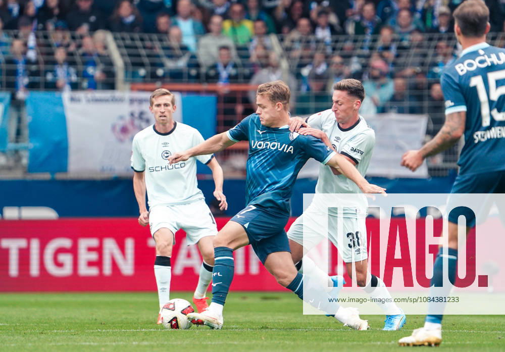 Germany Soccer 2. Bundesliga 2026–2027, Matchday 7: VfL Bochum vs. Arminia Bielefeld at Vonovia Ruhrstadion in Bochum—Christian Rasmussen (VfL Bochum) and Marius Wörl (Arminia Bielefeld) in a tackle, 38