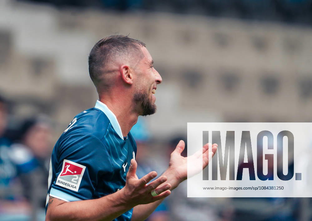 Germany Soccer 2. Bundesliga 2026–2027, Matchday 7: VfL Bochum vs. Arminia Bielefeld at Vonovia Ruhrstadion in Bochum—Gestures, Body Language, Emotion: Maximilian Wittek (VfL Bochum), 32