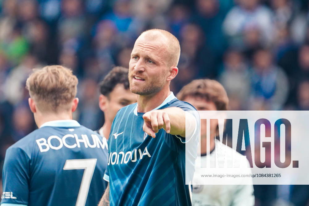 German Soccer 2. Bundesliga 2026–2027, Matchday 7: VfL Bochum vs. Arminia Bielefeld at Vonovia Ruhrstadion in Bochum—Gestures, Body Language, Emotion: Philipp Hofmann (VfL Bochum), 33