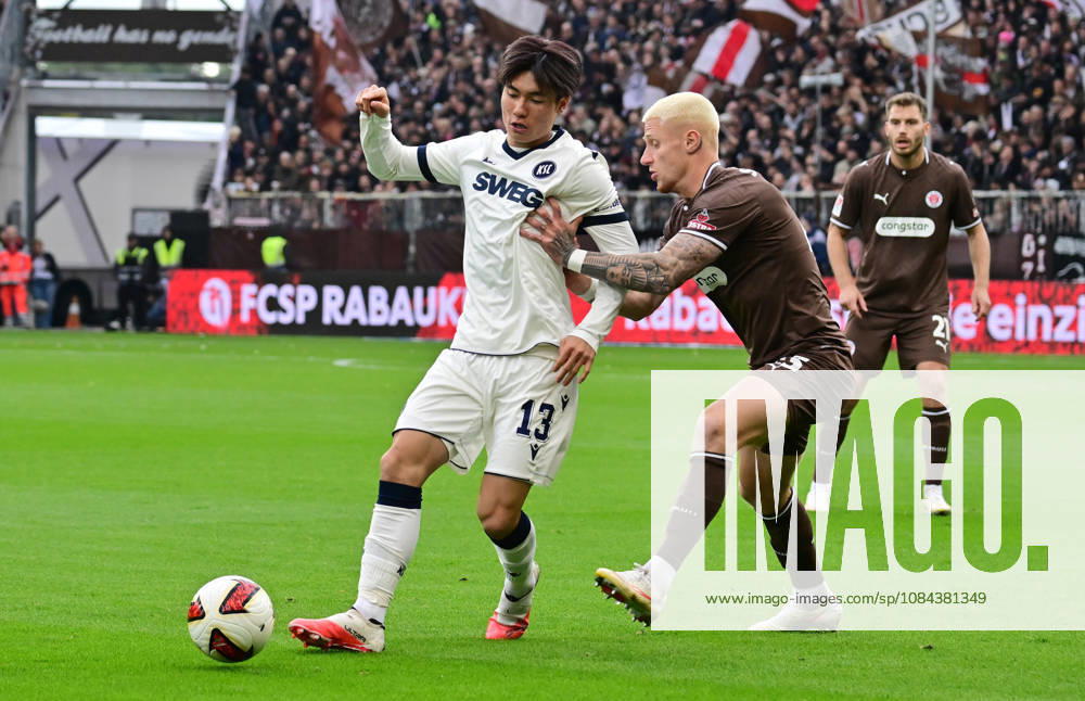 GER Soccer, Men, 2nd Division, Matchday 5, 2026–2027 Season, Hamburg, FC St. Pauli vs. Karlsruher SC: Shio Fukuda (Karlsruhe 13) tries to get past Louis Oppie (Pauli 23). DFB and DFL regulations prohibit any use of photographs as image sequences and or quasi-video. Hamburg Millerntorstadion, Hamburg, Germany