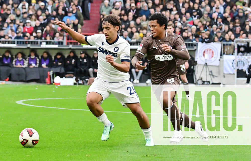 GER Soccer, Men, 2nd Division, Matchday 5, 2026–2027 Season, Hamburg, FC St. Pauli vs. Karlsruher SC: Danyal Zor (Karlsruhe 26) tries to get past Joel Chima Fujita (Pauli 16). DFB and DFL regulations prohibit any use of photographs as image sequences and or quasi-video. Hamburg Millerntorstadion, Hamburg, Germany