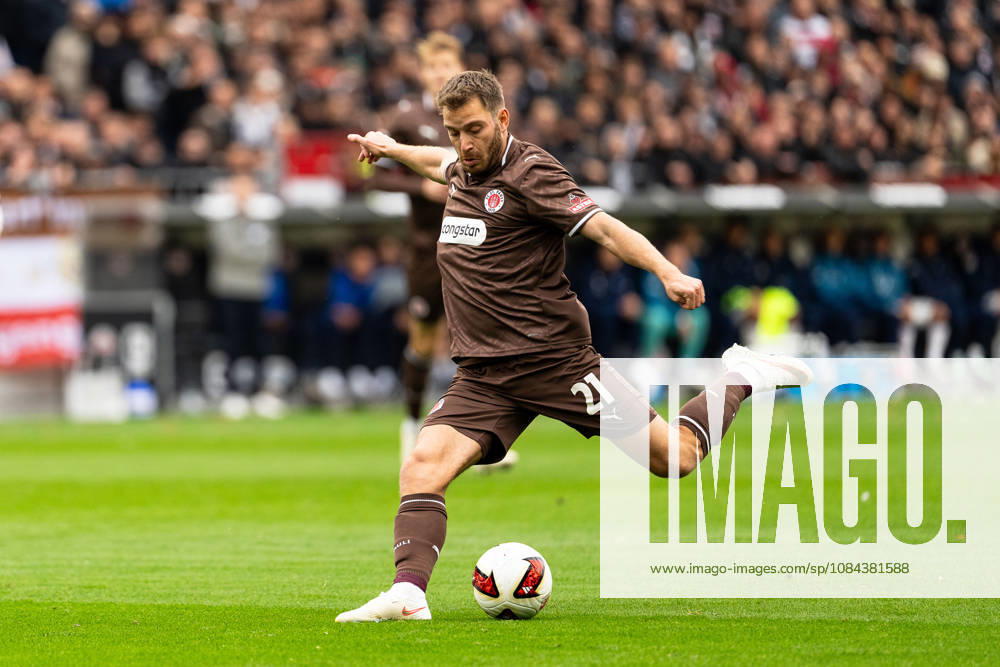 Lars Ritzka, FC St. Pauli, 21 shots on goal, scoring chances, GER, FC St. Pauli vs. Karlsruher SC, soccer, 2. Bundesliga, Matchday 7, 2026–2027 season, October 11, 2026 DFL regulations prohibit any use of photographs as image sequences and or quasi-video, GER, FC St. Pauli vs. Karlsruher SC, soccer, 2. Bundesliga, Matchday 7, 2026–2027 season, October 11, 2026, Hamburg