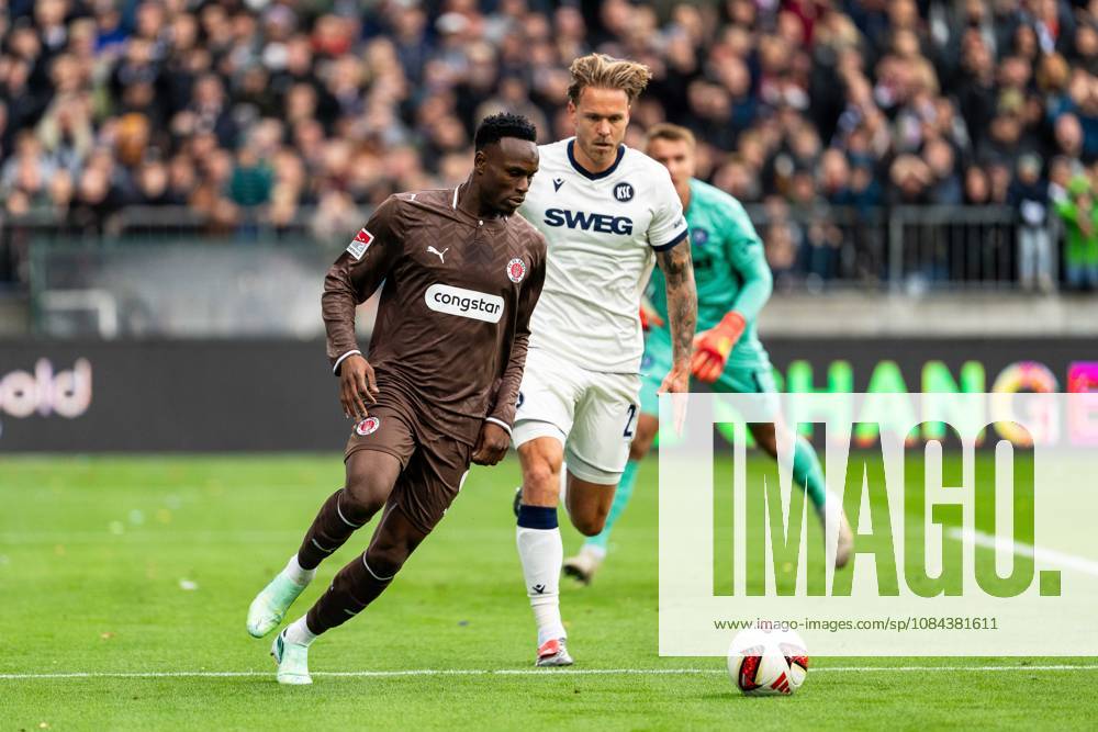 Abdoulie Ceesay, FC St. Pauli, 09 on the ball; Christoph Kobald, Karlsruher SC, 22, GER; FC St. Pauli vs. Karlsruher SC, soccer, 2. Bundesliga, Matchday 7, 2026–2027 season, October 11, 2026 DFL regulations prohibit any use of photographs as image sequences and or quasi-video, GER, FC St. Pauli vs. Karlsruher SC, Soccer, 2. Bundesliga, Matchday 7, 2026–2027 Season, October 11, 2026, Hamburg