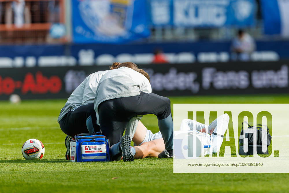 Joel Grodowski of DSC Arminia Bielefeld receives medical treatment during the 2. Bundesliga match between VfL Bochum and Arminia Bielefeld at the Ruhrstadion on October 11, 2026, in Bochum, Germany. Photo by Mario Hommes, DeFodi Images. Joel Grodowski of DSC Arminia Bielefeld receives medical treatment during the 2nd Bundesliga match between VfL Bochum and Arminia Bielefeld at Vonovia Ruhrstadion on October 11, 2026 in Bochum, Germany. Photo by Mario Hommes, DeFodi Images. DFB and DFL regulations prohibit any use of photographs as image sequences and or quasi-video. Photo by Mario Hommes, DeFodi Images.