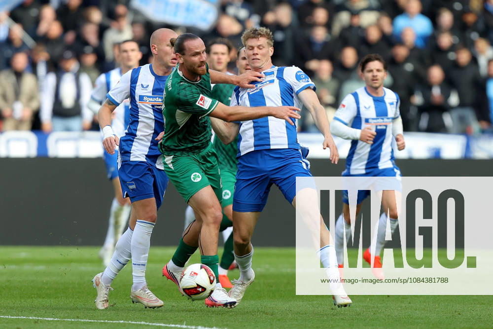 Soccer, 2. Bundesliga, Hertha BSC Berlin vs. SpVgg Greuther Fürth; from left: Jannis Heuer (Greuther Fürth), Luca Schuler (Hertha BSC Berlin); tackle, action, battle for the ball. DFL and DFB regulations prohibit any use of photographs as image sequences and or quasi-video. Berlin