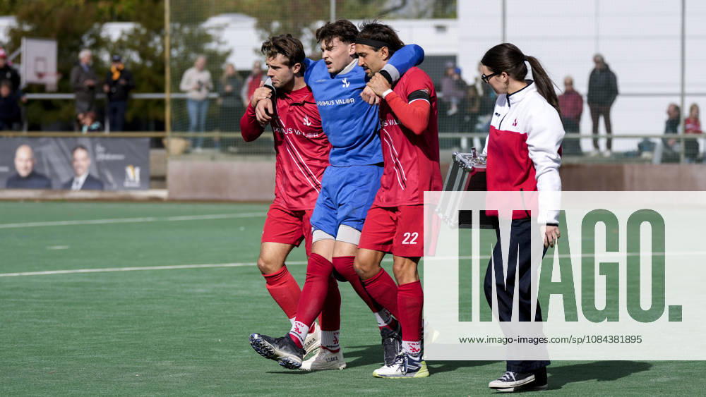 Jonas Wossidlo (TSVMH), 10, on the left, and Manuel Prol (TSVMH), 22, on the right, help the injured goalie Mika Reither, TSVMH, No. 99, off the field; injured, injury, injury time, action, play, game scene, November 10, 2026, Mannheim, Germany; hockey, 1st Bundesliga, men’s, TSV Mannheim Harvestehuder THC