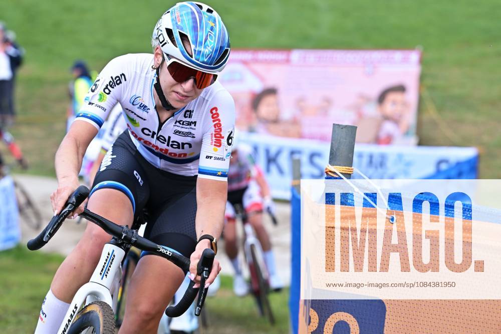 Netherlands Inge Van Der Heijden pictured in action during the women elite race of the Mosselcross cyclocross cycling event, on Sunday 11 October 2026, in Dendermonde, the first race (out of 7) of the HG Cross competition. DAVIDxPINTENS x189441968x