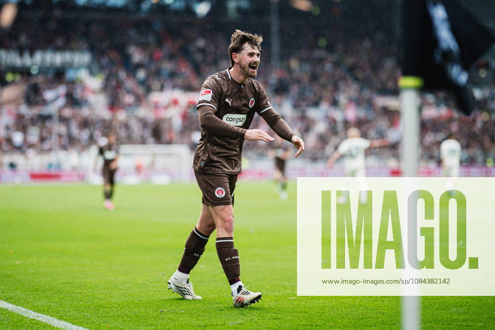 2. Bundesliga: FC St. Pauli vs. Karlsruher SC, October 11, 2026—GOAL, CELEBRATION by Abdoulie Ceesay (FC St. Pauli), 9–1; here, Connor Metcalfe (FC St. Pauli), 24—Soccer, 2. Bundesliga, Matchday 7: FC St. Pauli vs. Karlsruher SC on October 11, 2026, at Millerntor Stadium, Hamburg. DFL regulations prohibit any use of photographs as image sequences and or quasi-video.