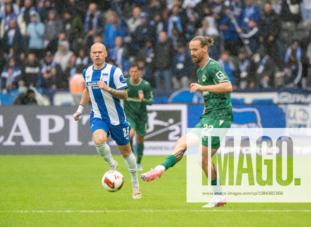 Soccer, Men s, 2026–2027 Season, 2. Bundesliga, Matchday 7, Hertha BSC vs. SpVgg Greuther Fürth, from left: Jon Dagur Thorsteinsson (Hertha BSC), Jannis Heuer (Greuther Fürth), October 11, 2026,
