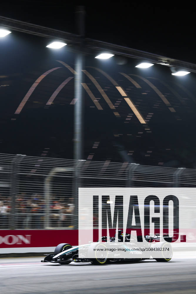 F1 - SINGAPORE GRAND PRIX 2026 63 RUSSELL George (gbr), Mercedes AMG F1 Team W17, action during the 2026 Formula 1 Singapore Grand Prix, 17th round of the 2026 Formula One World Championship, WM, Weltmeisterschaft from October 9 to 11, 2026 on the Marina Bay Street Circuit, in Singapore, Singapore - SingaporeSingapore