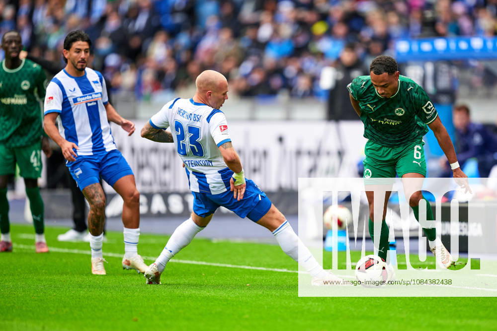 Jon Dagur Thorsteinsson, Hertha BSC, 23, Sacha Banse, Greuther Fürth, 06, GER, Hertha BSC vs. SPVGG Greuther Fürth, 2. Bundesliga, 2026–27 season, Matchday 7, October 11, 2026 DFL regulations prohibit any use of photographs as image sequences and or quasi-video GER, Hertha BSC vs. SPVGG Greuther Fürth, 2. Bundesliga, 2026–27 season, Matchday 7, October 11, 2026, Berlin