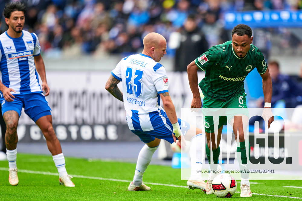Jon Dagur Thorsteinsson, Hertha BSC, 23, Sacha Banse, Greuther Fürth, 06, GER, Hertha BSC vs. SPVGG Greuther Fürth, 2. Bundesliga, 2026–27 season, Matchday 7, October 11, 2026 DFL regulations prohibit any use of photographs as image sequences and or quasi-video GER, Hertha BSC vs. SPVGG Greuther Fürth, 2. Bundesliga, 2026–27 season, Matchday 7, October 11, 2026, Berlin