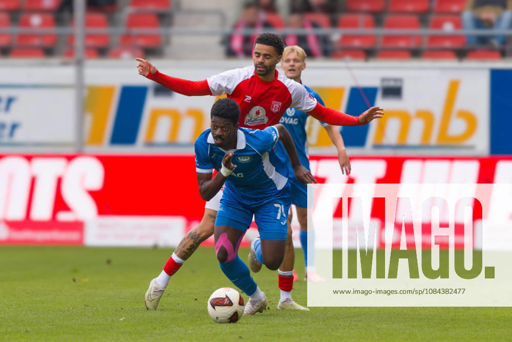 Nathanael Kukanda (RSV), 74, Stanley Ratifo (HFC), 30, Hallescher FC vs. RSV Eintracht 1949, Soccer, Northeast Regional League, Matchday 12, 2026–27 Season, October 11, 2026, Halle Leuna Chemie Stadium, ST Deutschland