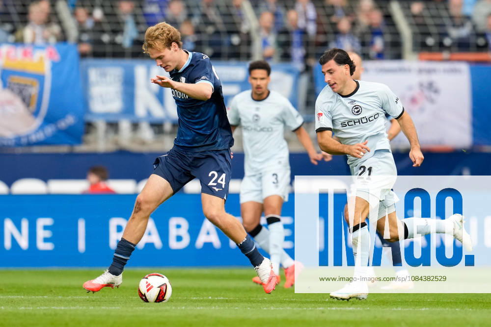 Mats Pannewig, VfL Bochum 1848, 24, and Stefano Russo, DSC Arminia Bielefeld, 21, GER, VfL Bochum 1848 vs. DSC Arminia Bielefeld, 2. Bundesliga, Matchday 7, 2026–27 season, Vonovia Ruhrstadion, Bochum, October 11, 2026 DFL REGULATIONS PROHIBIT ANY USE OF PHOTOGRAPHS AS IMAGE SEQUENCES AND OR QUASI-VIDEO VfL Bochum 1848 vs. DSC Arminia Bielefeld, 2. Bundesliga, Matchday 7, 2026–27 Season, October 11, 2026, Bochum