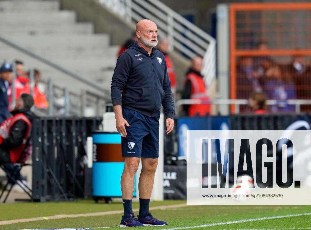 Uwe Roesler, VfL Bochum 1848, Head Coach (GER), VfL Bochum 1848 vs. DSC Arminia Bielefeld, 2. Bundesliga, Matchday 7, 2026–27 Season, Vonovia Ruhrstadion, Bochum, October 11, 2026 DFL REGULATIONS PROHIBIT ANY USE OF PHOTOGRAPHS AS IMAGE SEQUENCES AND OR QUASI-VIDEO VfL Bochum 1848 vs. DSC Arminia Bielefeld, 2. Bundesliga, Matchday 7, 2026–27 Season, October 11, 2026, Bochum