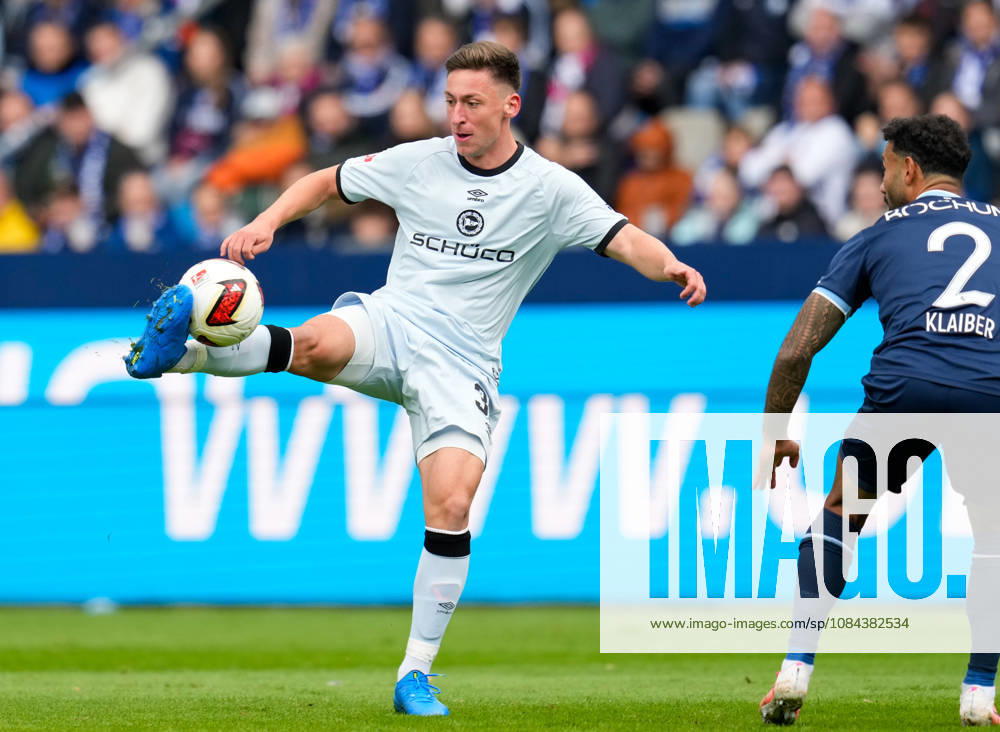 Marius Woerl of DSC Arminia Bielefeld, 38, controls the ball; GER, VfL Bochum 1848 vs. DSC Arminia Bielefeld, 2. Bundesliga, Matchday 7, 2026–27 season, Vonovia Ruhrstadion, Bochum, October 11, 2026 DFL REGULATIONS PROHIBIT ANY USE OF PHOTOGRAPHS AS IMAGE SEQUENCES AND OR QUASI-VIDEO VfL Bochum 1848 vs. DSC Arminia Bielefeld, 2. Bundesliga, Matchday 7, 2026–27 Season, October 11, 2026, Bochum