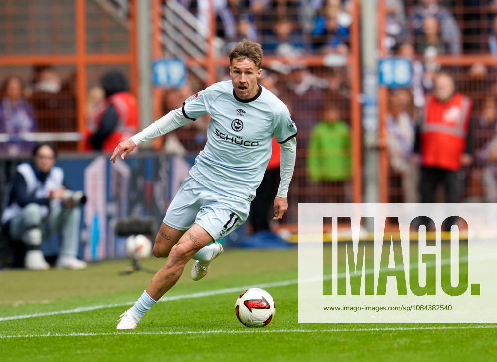 Joel Grodowski, DSC Arminia Bielefeld, 11 with the ball, GER, VfL Bochum 1848 vs. DSC Arminia Bielefeld, 2. Bundesliga, Matchday 7, 2026–27 season, Vonovia Ruhrstadion, Bochum, October 11, 2026 DFL REGULATIONS PROHIBIT ANY USE OF PHOTOGRAPHS AS IMAGE SEQUENCES AND OR QUASI-VIDEO VfL Bochum 1848 vs. DSC Arminia Bielefeld, 2. Bundesliga, Matchday 7, 2026–27 Season, October 11, 2026, Bochum