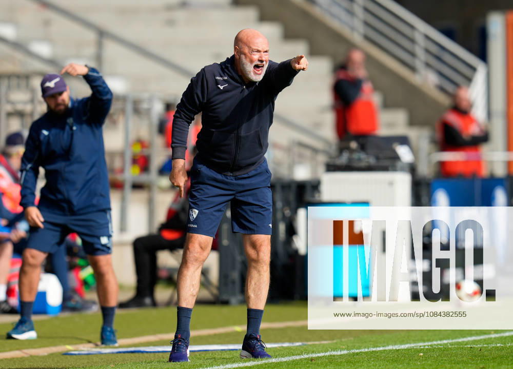 Uwe Roesler, VfL Bochum 1848, head coach reacts (GER), VfL Bochum 1848 vs. DSC Arminia Bielefeld, 2. Bundesliga, Matchday 7, 2026–27 season, Vonovia Ruhrstadion, Bochum, October 11, 2026 DFL REGULATIONS PROHIBIT ANY USE OF PHOTOGRAPHS AS IMAGE SEQUENCES AND OR QUASI-VIDEO VfL Bochum 1848 vs. DSC Arminia Bielefeld, 2. Bundesliga, Matchday 7, 2026–27 Season, October 11, 2026, Bochum