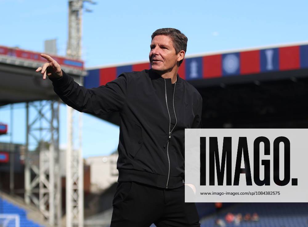 Premier League - Crystal Palace v Nottingham Forest LONDON, ENGLAND, OCTOBER 11: Oliver Glasner Manager of Nottingham Forest and former Crystal Palace manager on the Selhurst Park pitch ahead of the match during The Premier League match between Crystal Palace v Nottingham Forest at Selhurst Park Stadium, London, England, on October 11. (Photo by Daniel Weir) London Selhurst Park Stadium England
