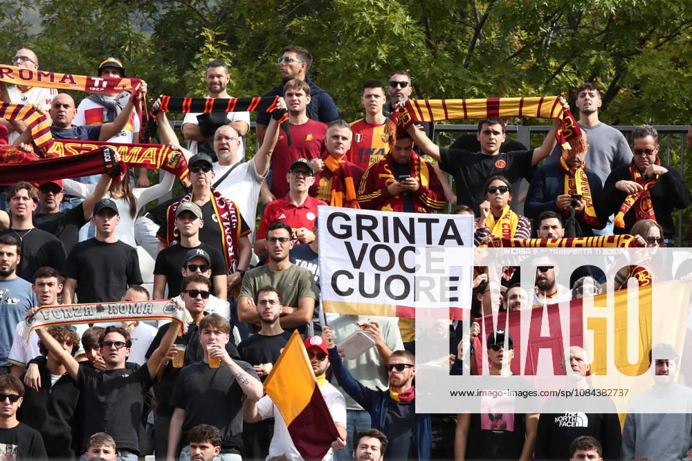 IPA89547605 - October 11, 2026 Como vs. AS Roma (Serie A) Sports; Soccer; Matchday 6& xD;In the photo: Fans& xD;(Photo by Gino Mancini)