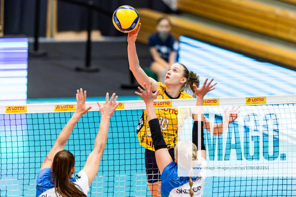 GER, Volleyball, Dekra 1st Division, Women, Season 26–27, Regular Season, VfB Suhl Lotto Thuringia vs. Skurios Volleys Borken, Lucia Herdova (VfB Suhl Lotto Thuringia), Lara Kretschmer, Skurios Volleys Borken, Antonia Greskamp, Skurios Volleys Borken, 98527 Suhl, Wolfsgrube Sports Hall, Thuringia, Germany