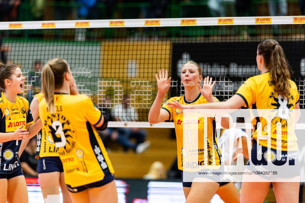 GER, Volleyball, Dekra 1st Division, Women, Season 26–27, Regular Season, VfB Suhl Lotto Thuringia Skurios Volleys Borken Svea Naujack VfB Suhl Lotto Thuringia 98527 Suhl Wolfsgrube Sports Hall Thuringia Germany