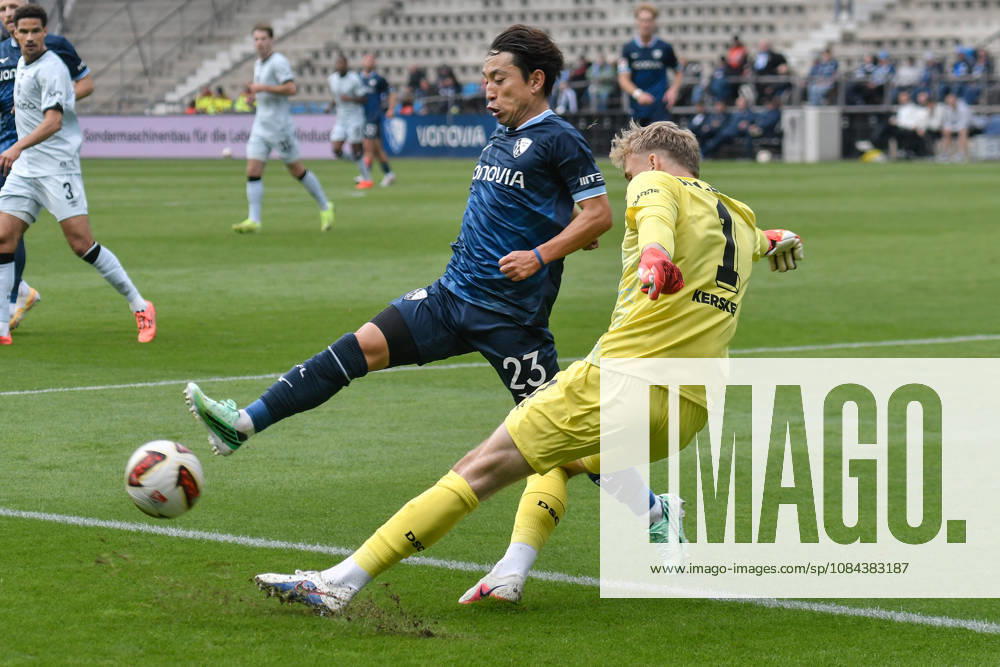 V li in a one-on-one duel: Koji Miyoshi (Bochum) 23, Jonas Kersken (Bielefeld) 1 11 10 2026 ¢ Soccer ¢ VfL Bochum vs. DSC Arminia Bielefeld, Vonovia Ruhrstadion, Bochum, DFB DFL REGULATIONS PROHIBIT ANY USE OF PHOTOGRAPHS AS IMAGE SEQUENCES AND OR QUASI-VIDEO NRW Germany