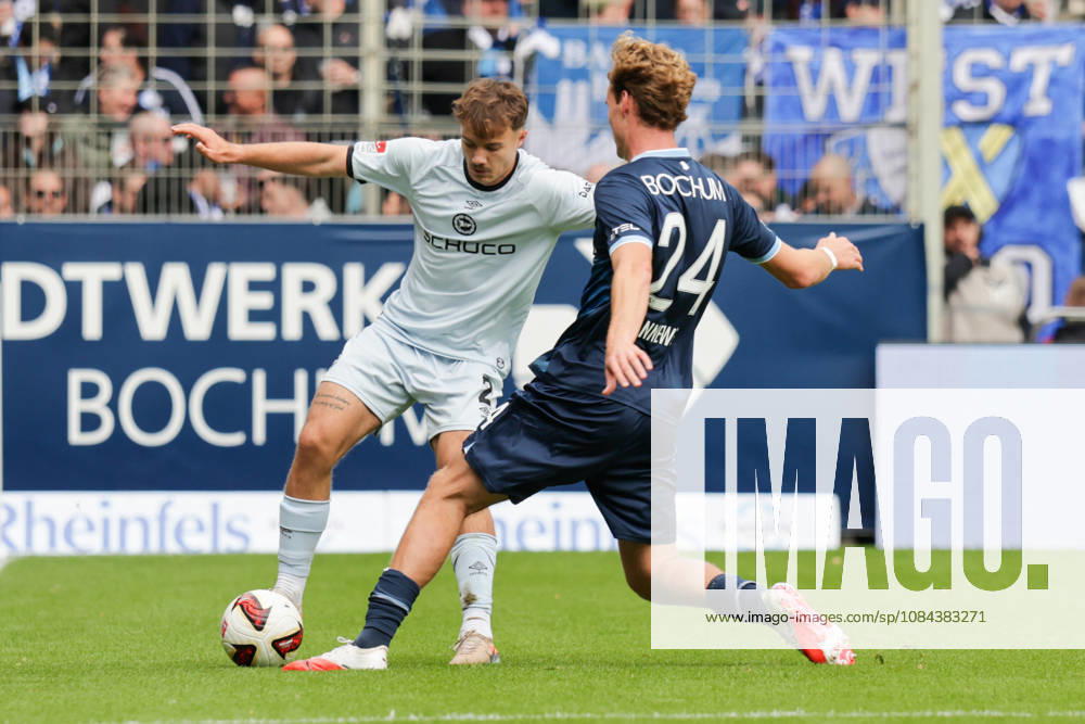 Soccer, 2. Bundesliga, VfL Bochum vs. Arminia Bielefeld, Felix Hagmann (Arminia Bielefeld), Mats Pannewig (VfL Bochum), Bochum