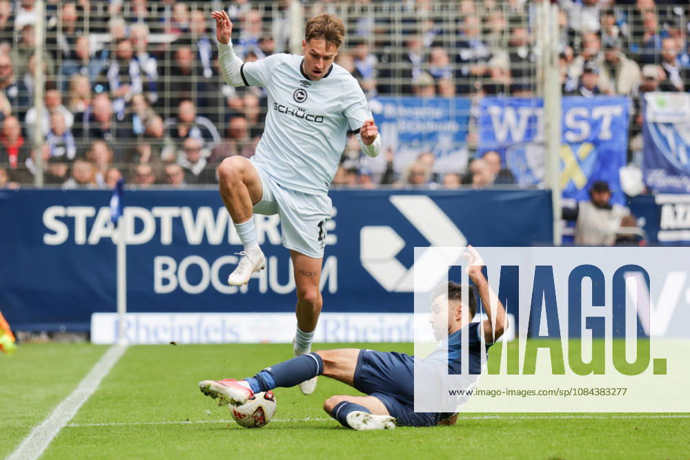 Soccer, 2. Bundesliga, VfL Bochum vs. Arminia Bielefeld, Joel Grodowski (Arminia Bielefeld), Gerrit Holtmann (VfL Bochum), Bochum
