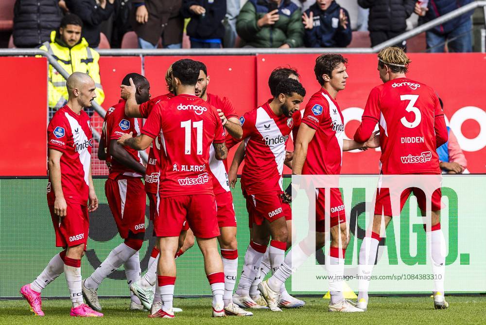 , stadium De Galgenwaard , season 2026 2027 , Dutch Eredivisie football , match between FC Utrecht and Willem II , picture shows Utrecht players celebrating the goal. Utrecht - Willem II x208164619x