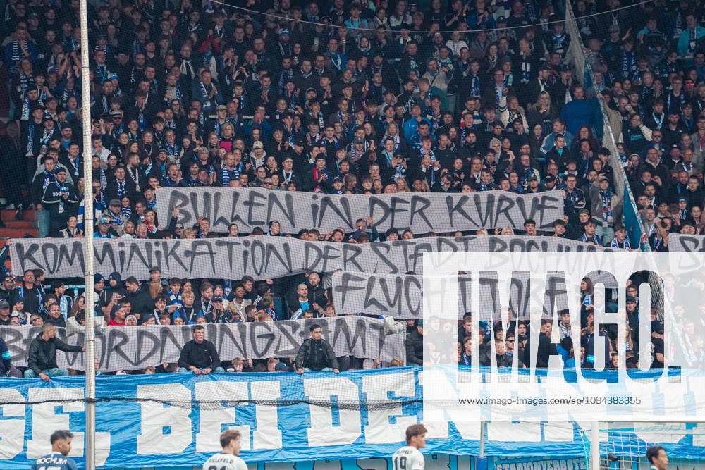 Germany Soccer 2. Bundesliga 2026–2027, Matchday 7: VfL Bochum vs. Arminia Bielefeld at Vonovia Ruhrstadion in Bochum. Fan protest in the East Stand: VfL Bochum supporters are holding up banners demanding an earlier renovation of the stand and criticizing, among other things, the City of Bochum’s communication, the police presence in the fan section, and the 10-euro top match surcharge. Bochum, Vonovia Ruhrstadion, Germany