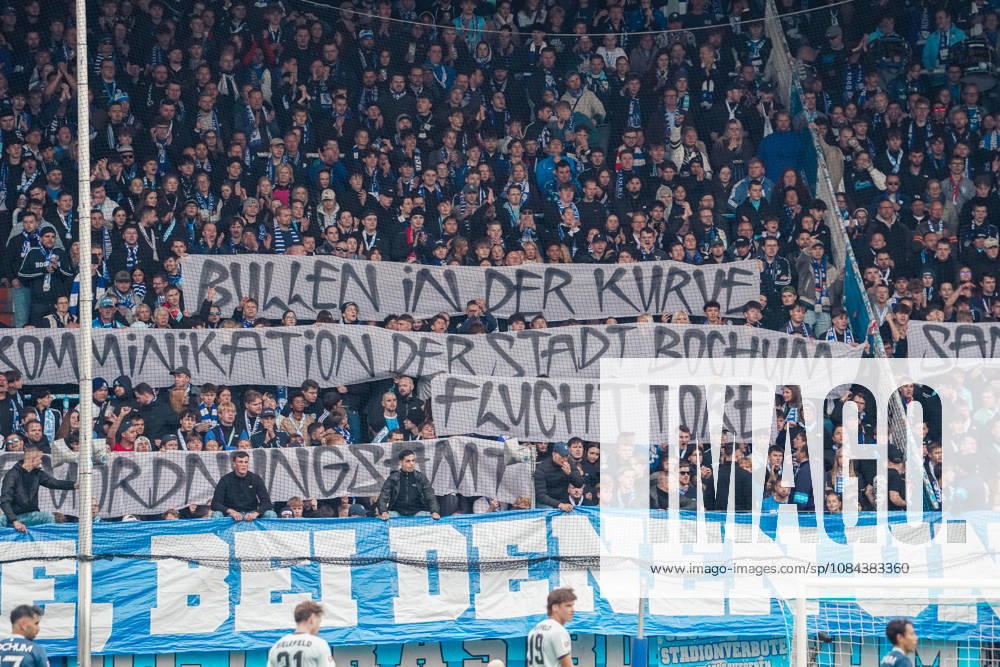 Germany Soccer 2. Bundesliga 2026–2027, Matchday 7: VfL Bochum vs. Arminia Bielefeld at Vonovia Ruhrstadion in Bochum. Fan protest in the East Stand: VfL Bochum supporters are holding up banners demanding an earlier renovation of the stand and criticizing, among other things, the City of Bochum’s communication, the police presence in the fan section, and the 10-euro top match surcharge. Bochum, Vonovia Ruhrstadion, Germany