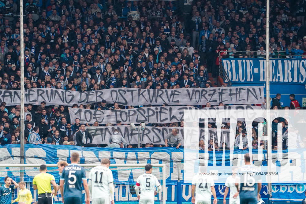 Germany Soccer 2. Bundesliga 2026–2027, Matchday 7: VfL Bochum vs. Arminia Bielefeld at Vonovia Ruhrstadion in Bochum. Fan protest in the East Stand: VfL Bochum supporters are holding up banners demanding an earlier renovation of the stand and criticizing, among other things, the City of Bochum’s communication, the police presence in the fan section, and the 10-euro top match surcharge. Bochum, Vonovia Ruhrstadion, Germany