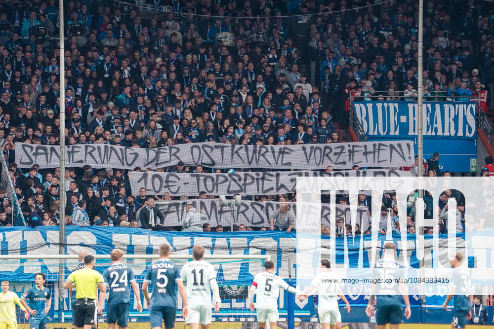 Germany Soccer 2. Bundesliga 2026–2027, Matchday 7: VfL Bochum vs. Arminia Bielefeld at Vonovia Ruhrstadion in Bochum. Fan protest in the East Stand: VfL Bochum supporters are holding up banners demanding an earlier renovation of the stand and criticizing, among other things, the City of Bochum’s communication, the police presence in the fan section, and the 10-euro top match surcharge. Bochum, Vonovia Ruhrstadion, Germany
