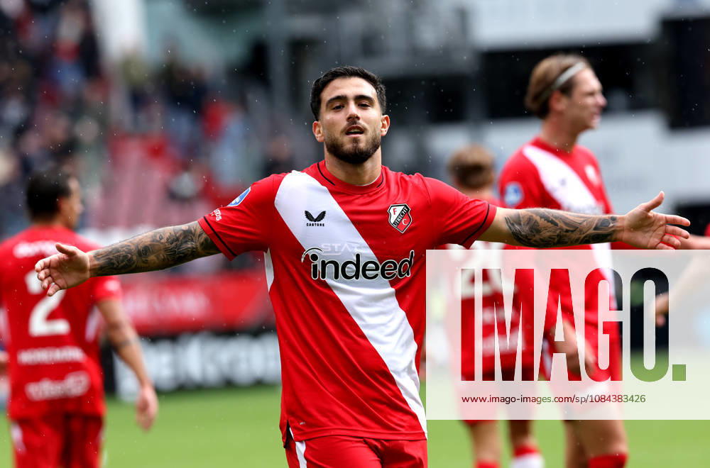 UTRECHT FC Utrecht forward Angel Alarcon celebrates after scoring during the Vriendenloterij Eredivisie match between FC Utrecht and Willem II at Stadion Galgenwaard on October 11, 2026, in Utrecht, the Netherlands. PETER LOUS EYE4IMAGES DeFodi Images