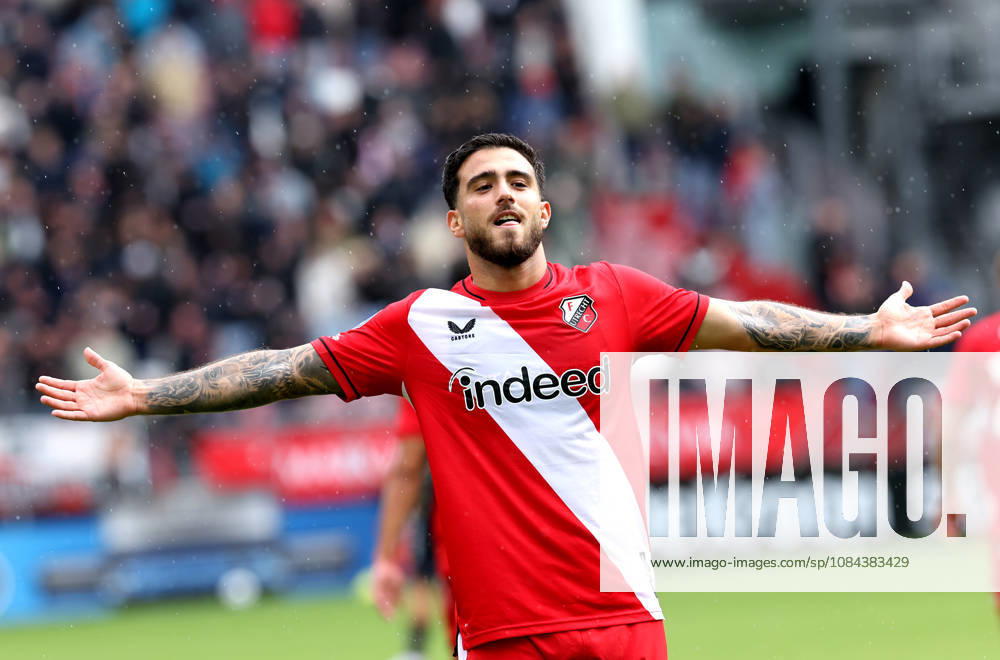 UTRECHT FC Utrecht forward Angel Alarcon celebrates after scoring during the Vriendenloterij Eredivisie match between FC Utrecht and Willem II at Stadion Galgenwaard on October 11, 2026, in Utrecht, Netherlands PETER LOUS EYE4IMAGES DeFodi Images