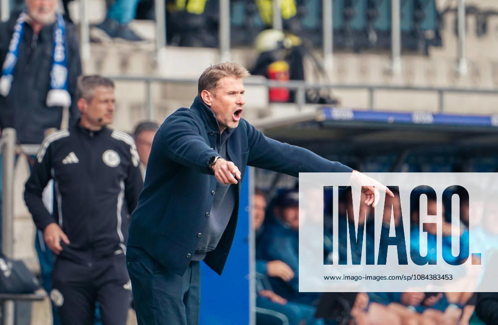Germany Soccer 2. Bundesliga 2026–2027, Matchday 7: VfL Bochum vs. Arminia Bielefeld at Vonovia Ruhrstadion, Bochum—Gestures, Body Language, Emotion—Oliver Kirch, Coach of Arminia Bielefeld
