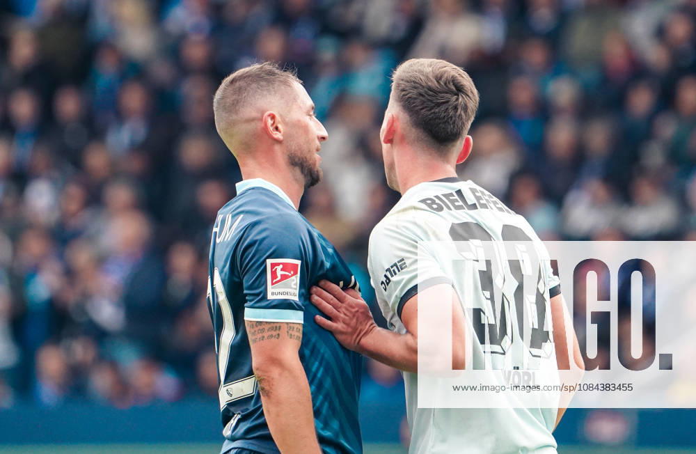 Germany Soccer 2. Bundesliga 2026–2027, Matchday 7: VfL Bochum vs. Arminia Bielefeld, Vonovia Ruhrstadion, Bochum—Gestures, Body Language, Emotion: Maximilian Wittek (VfL Bochum, 32) and Marius Wörl (Arminia Bielefeld, 38)