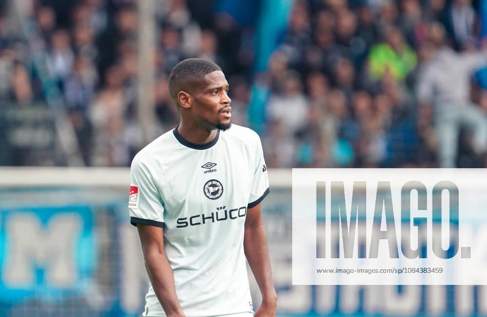 German Soccer 2. Bundesliga 2026–2027, Matchday 7: VfL Bochum vs. Arminia Bielefeld at Vonovia Ruhrstadion in Bochum—Portrait photo, portrait, individual shot, portrait of Isaiah Young of Arminia Bielefeld, 30